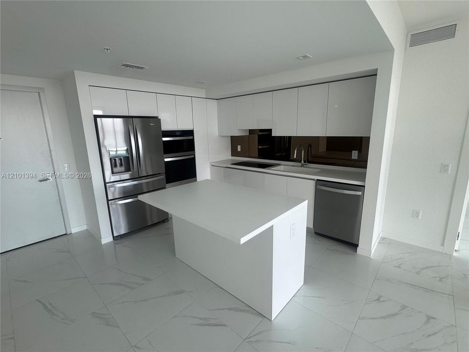 В аренду: $4,950 (2 спален, 2 ванн, 0 Квадратных фут)