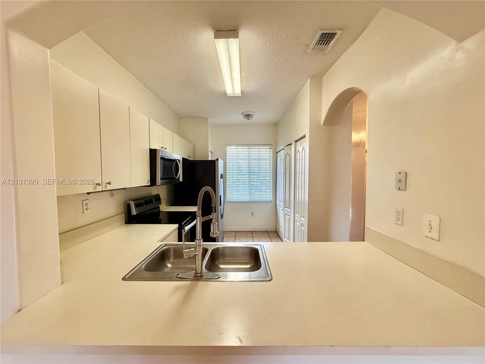 В аренду: $2,695 (3 спален, 2 ванн, 1372 Квадратных фут)