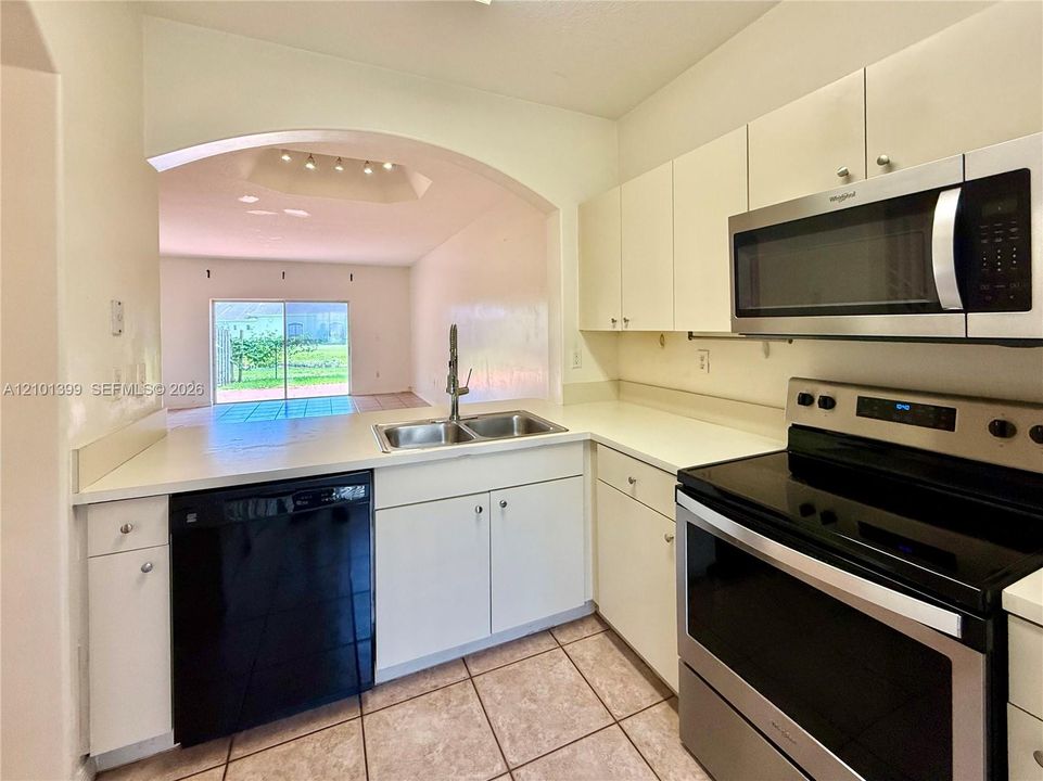 В аренду: $2,695 (3 спален, 2 ванн, 1372 Квадратных фут)