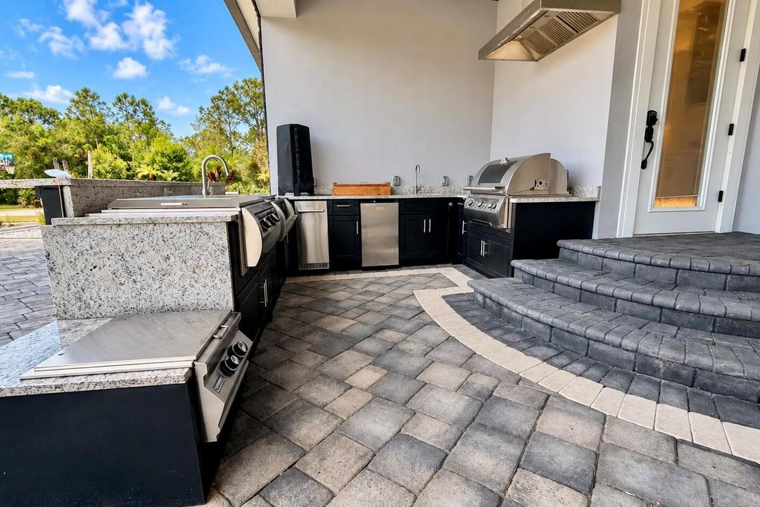 summer kitchen alt view