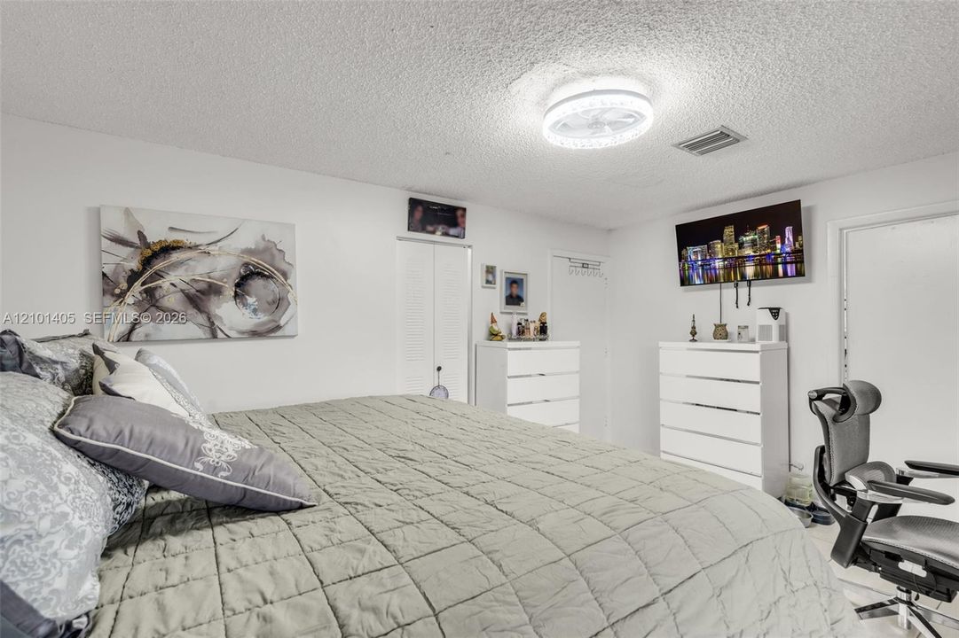 For Sale: $415,000 (2 beds, 2 baths, 1235 Square Feet)