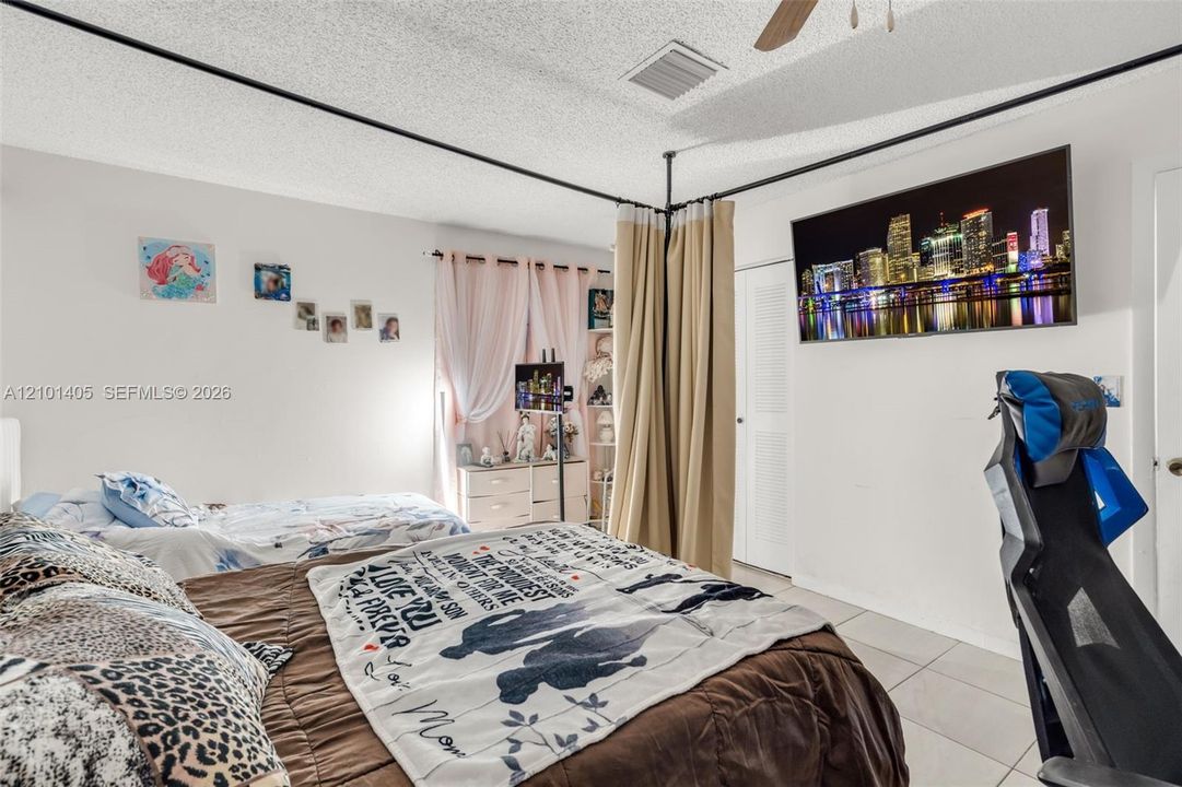 For Sale: $415,000 (2 beds, 2 baths, 1235 Square Feet)