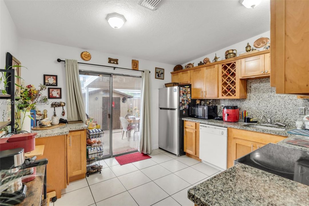 For Sale: $415,000 (2 beds, 2 baths, 1235 Square Feet)