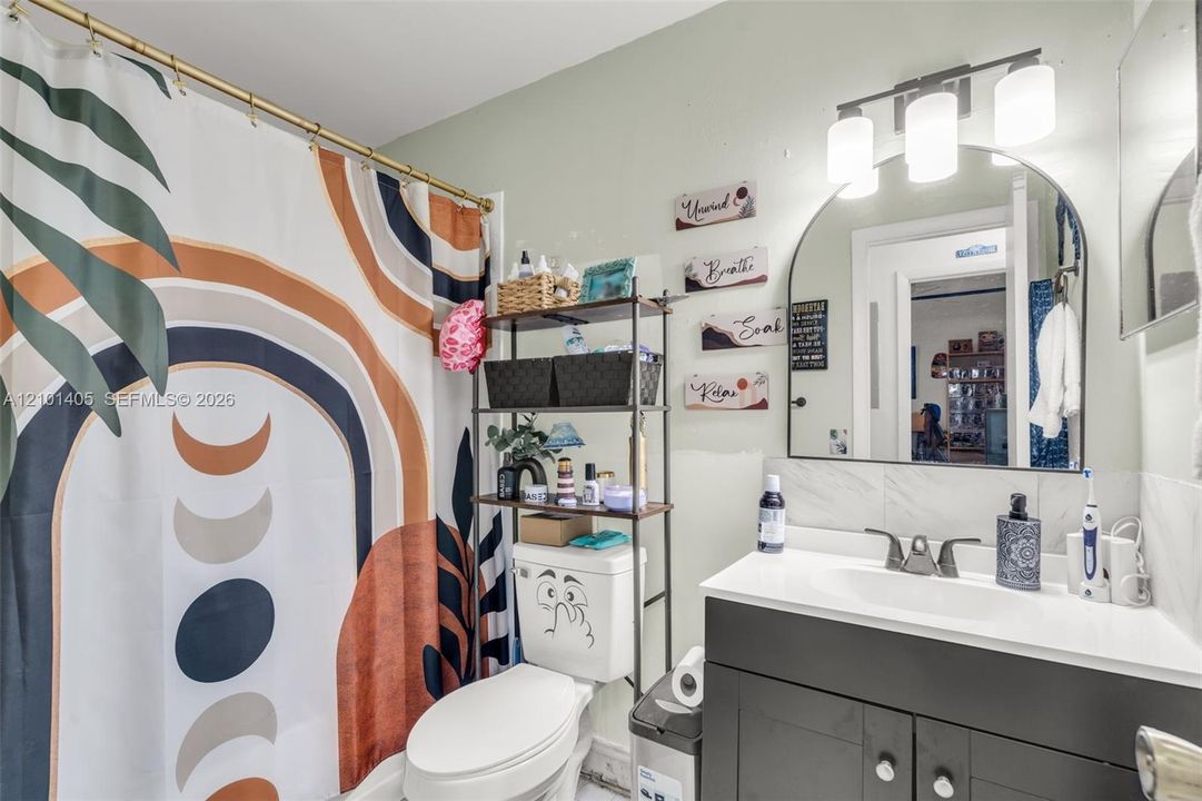 For Sale: $415,000 (2 beds, 2 baths, 1235 Square Feet)