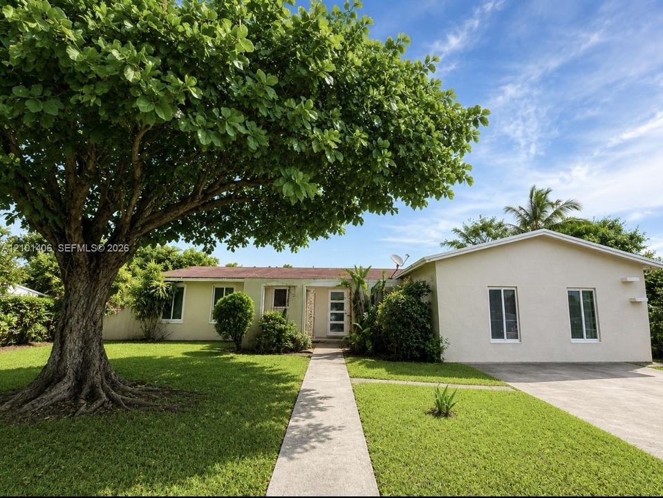 For Sale: $999,900 (5 beds, 3 baths, 2270 Square Feet)