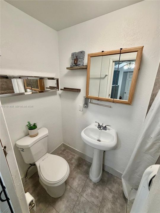 В аренду: $2,375 (2 спален, 1 ванн, 702 Квадратных фут)
