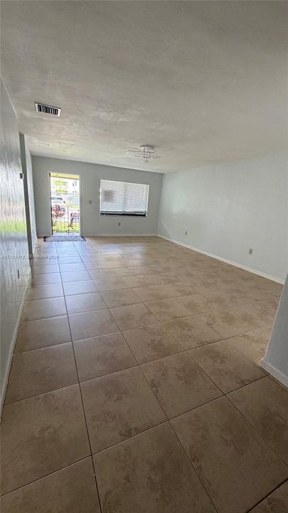En Renta: $2,200 (8 camas, 4 baños, 4639 Pies cuadrados)