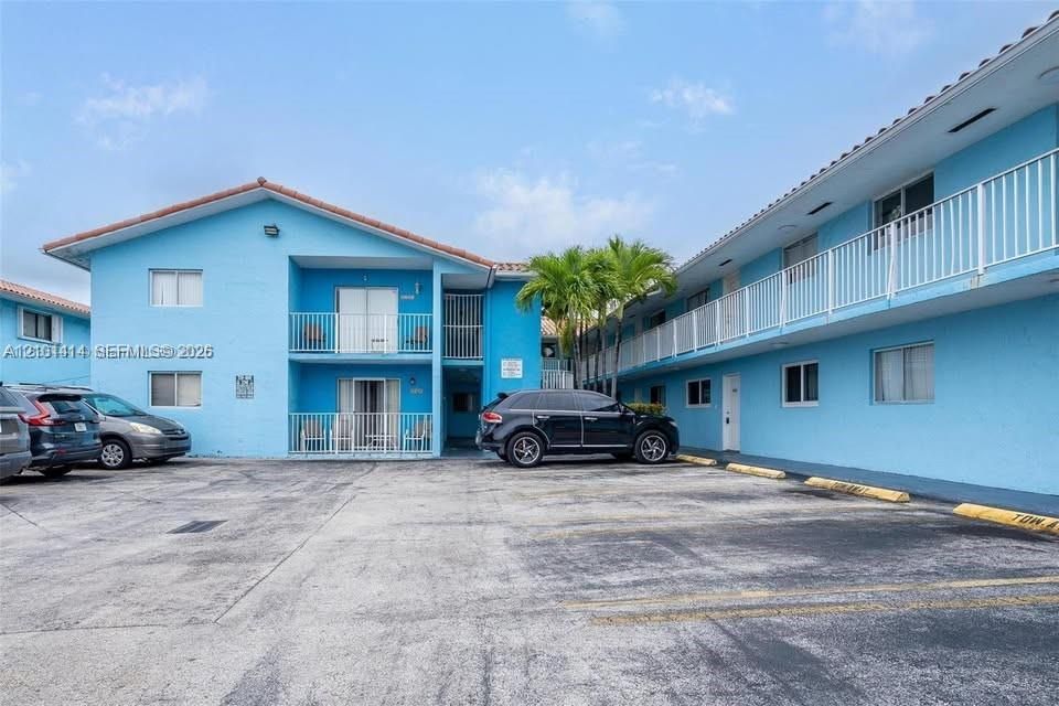 For Rent: $2,100 (2 beds, 1 baths, 696 Square Feet)