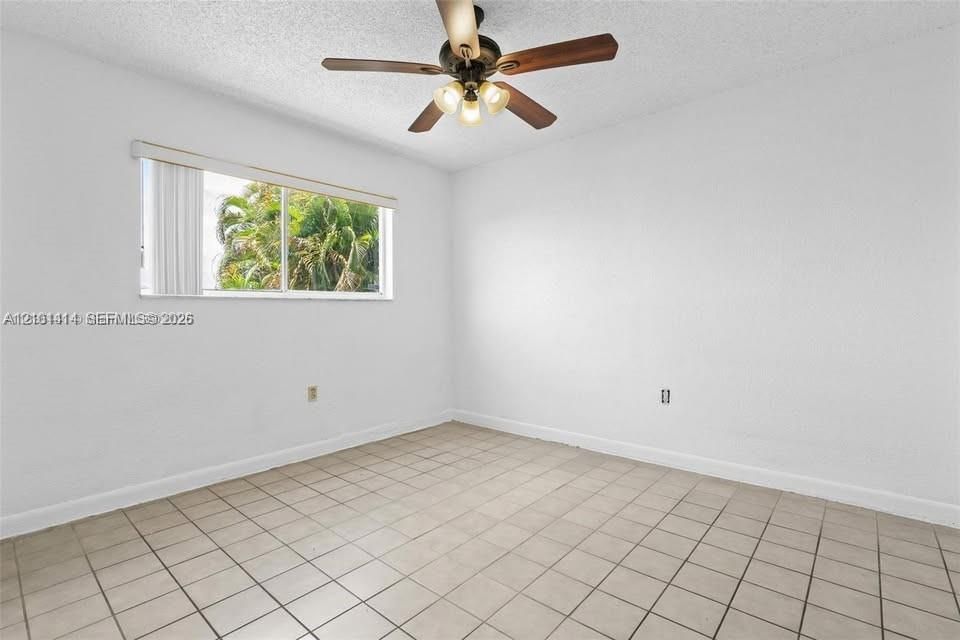 For Rent: $2,100 (2 beds, 1 baths, 696 Square Feet)
