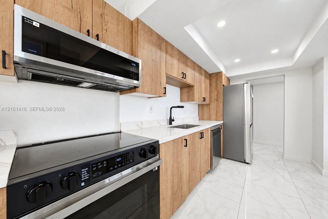На продажу: $189,000 (2 спален, 2 ванн, 1605 Квадратных фут)