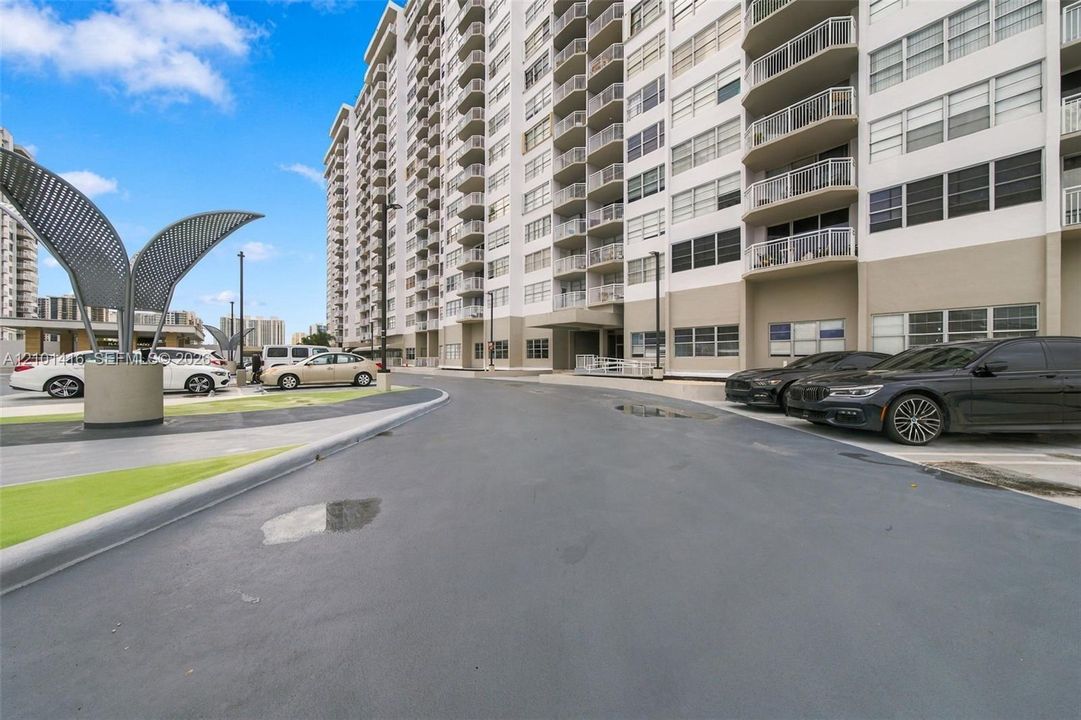 На продажу: $189,000 (2 спален, 2 ванн, 1605 Квадратных фут)