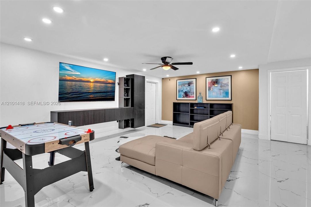 For Sale: $700,000 (0 beds, 0 baths, 1600 Square Feet)