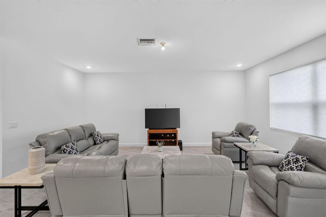 LIVING ROOM 5