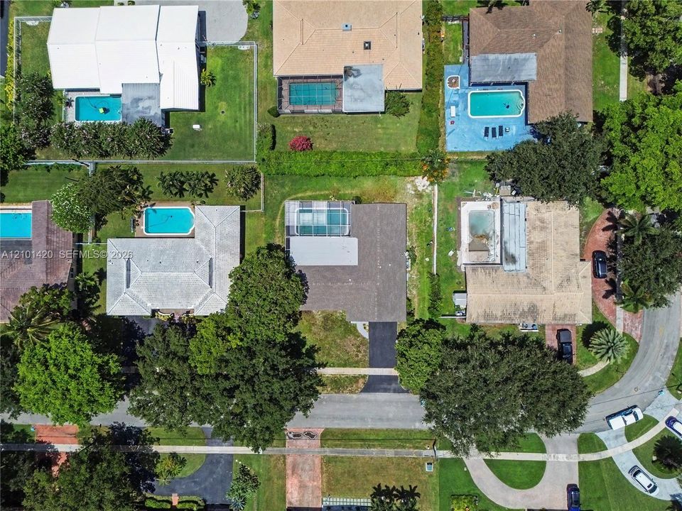 For Sale: $799,000 (4 beds, 2 baths, 1981 Square Feet)