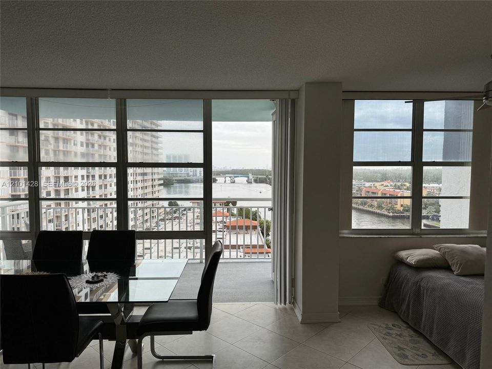 En Venta: $365,000 (1 camas, 1 baños, 1104 Pies cuadrados)