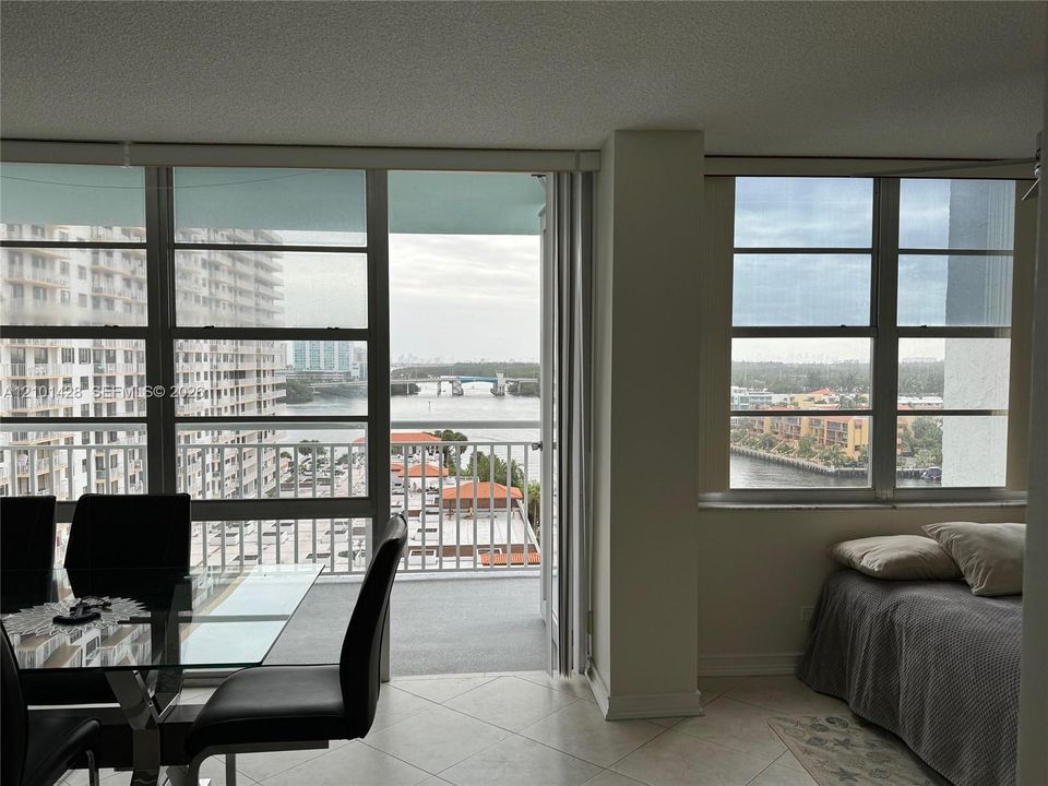 En Venta: $365,000 (1 camas, 1 baños, 1104 Pies cuadrados)
