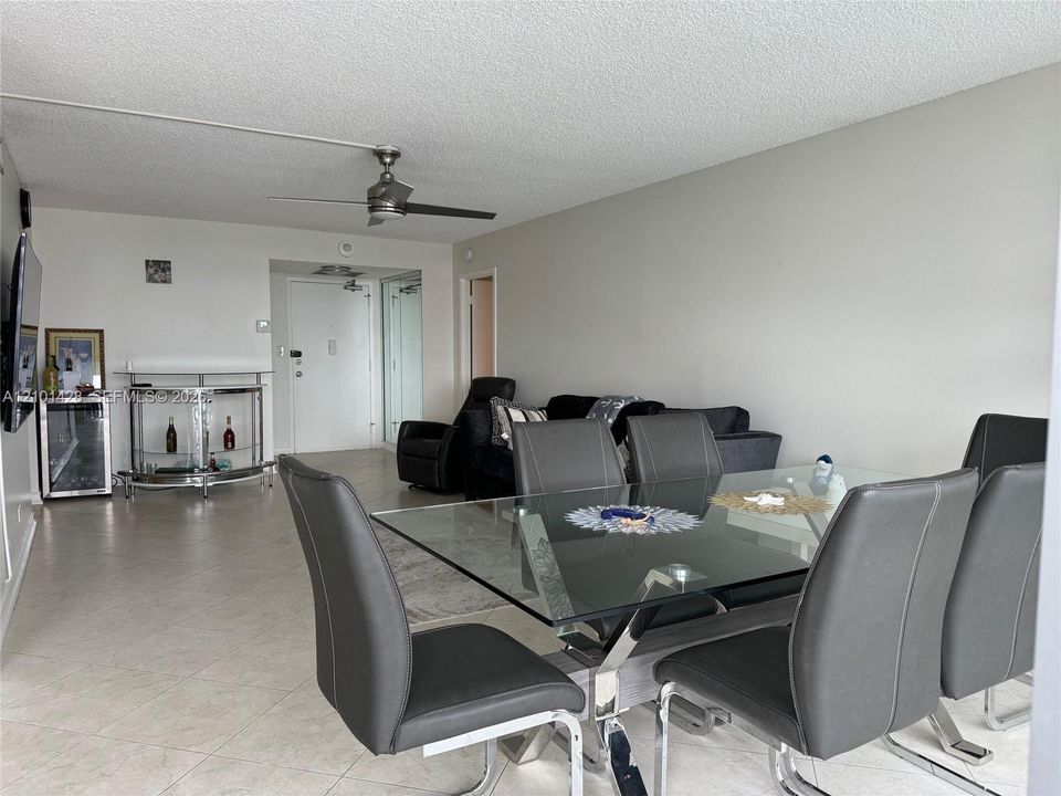 En Venta: $365,000 (1 camas, 1 baños, 1104 Pies cuadrados)