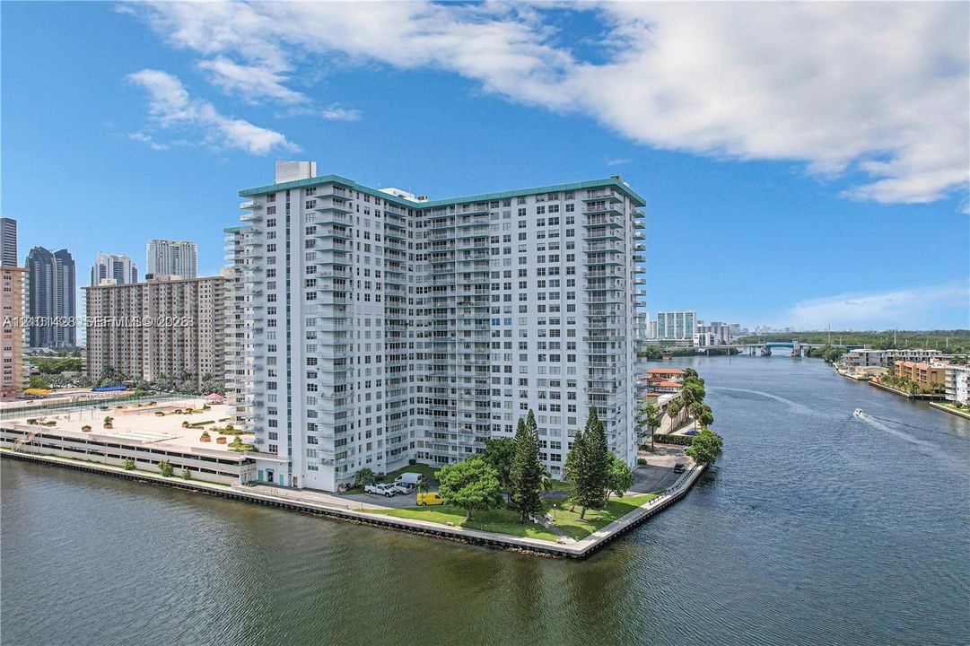 En Venta: $365,000 (1 camas, 1 baños, 1104 Pies cuadrados)