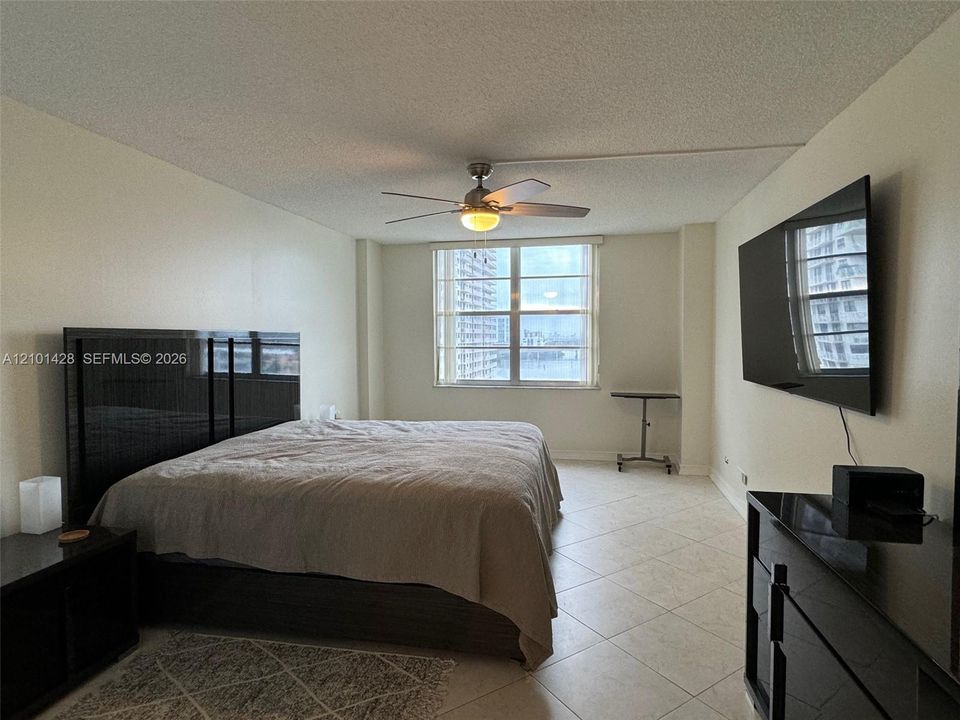 En Venta: $365,000 (1 camas, 1 baños, 1104 Pies cuadrados)