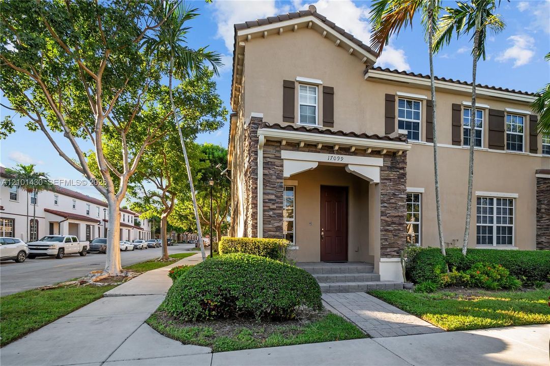 En Venta: $639,900 (5 camas, 4 baños, 2312 Pies cuadrados)