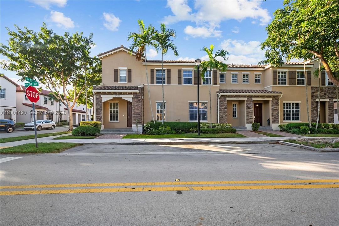 En Venta: $639,900 (5 camas, 4 baños, 2312 Pies cuadrados)