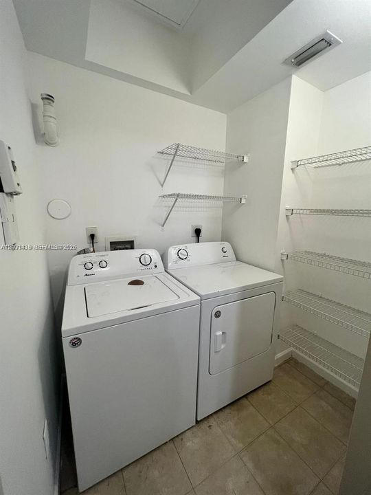 For Sale: $250,000 (2 beds, 2 baths, 1120 Square Feet)