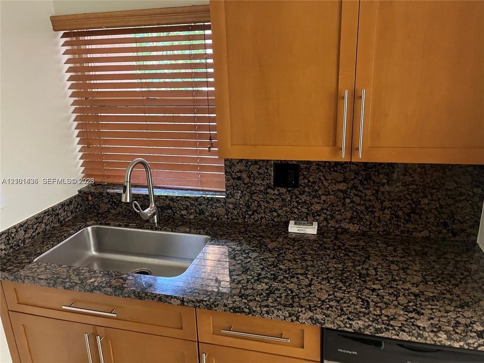 В аренду: $3,300 (2 спален, 2 ванн, 1200 Квадратных фут)