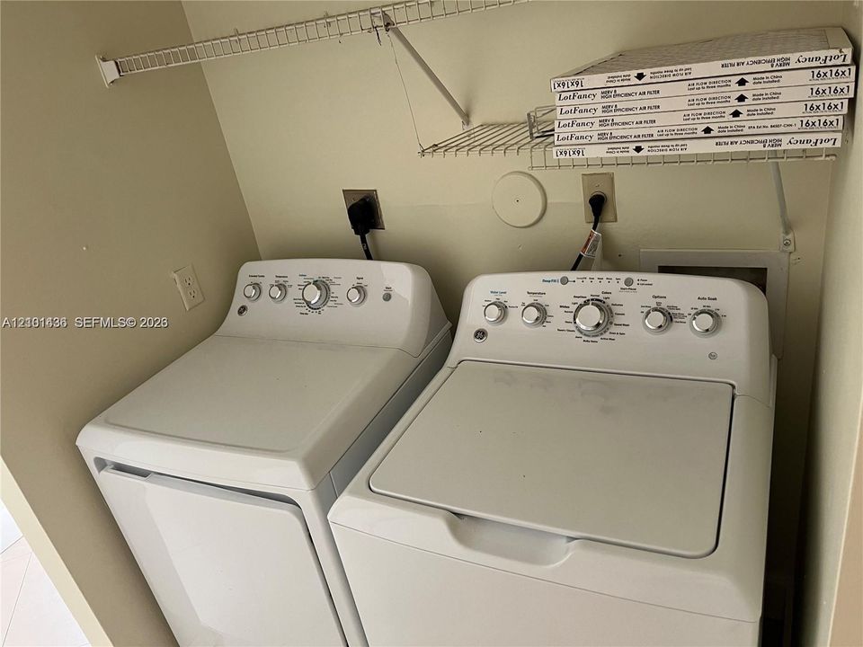 В аренду: $3,300 (2 спален, 2 ванн, 1200 Квадратных фут)