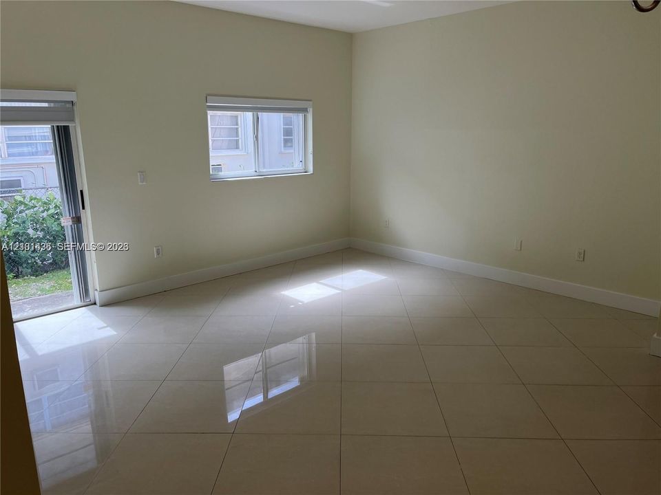 В аренду: $3,300 (2 спален, 2 ванн, 1200 Квадратных фут)