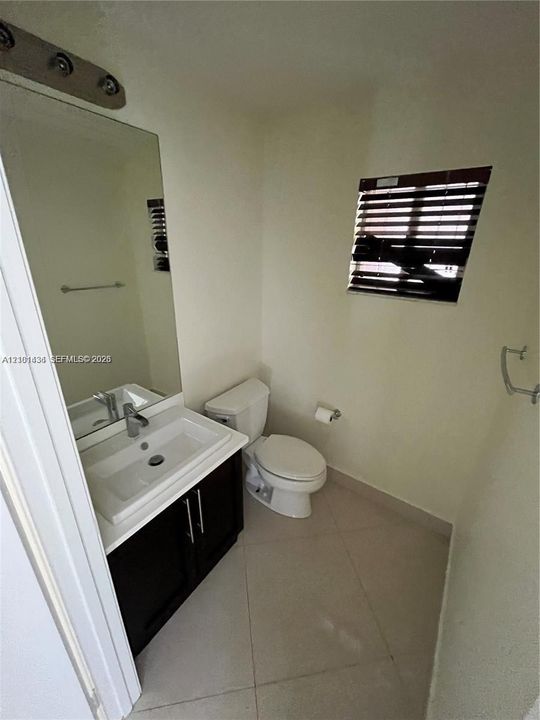 В аренду: $3,300 (2 спален, 2 ванн, 1200 Квадратных фут)