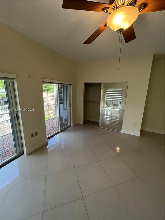 В аренду: $3,300 (2 спален, 2 ванн, 1200 Квадратных фут)