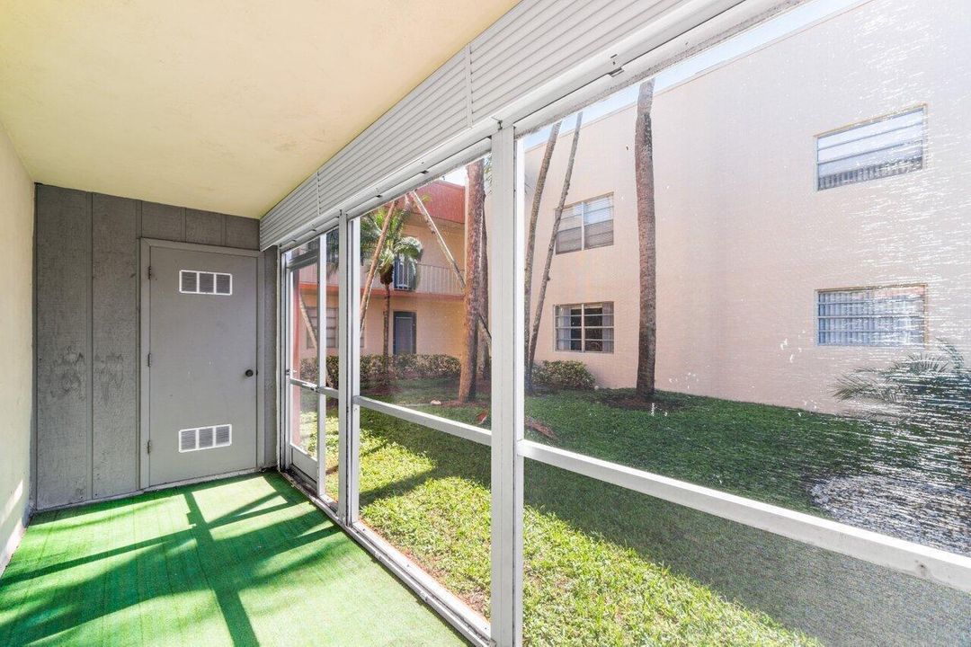 Screened-In Patio