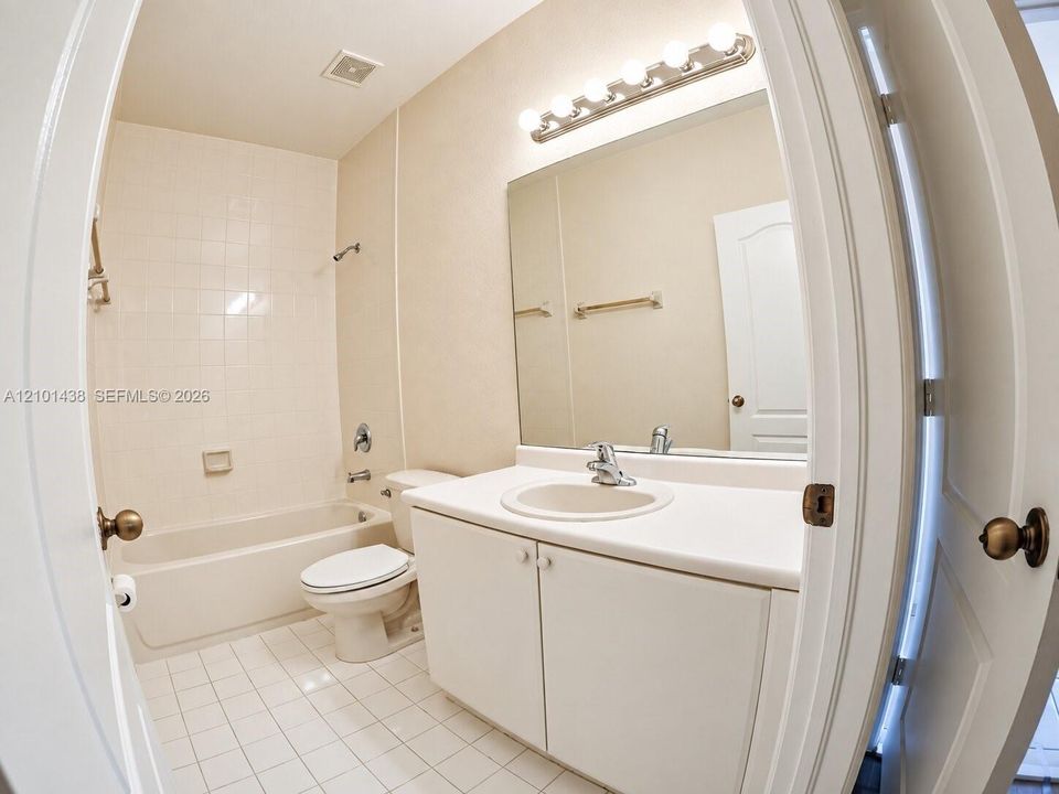 В аренду: $1,750 (2 спален, 2 ванн, 930 Квадратных фут)