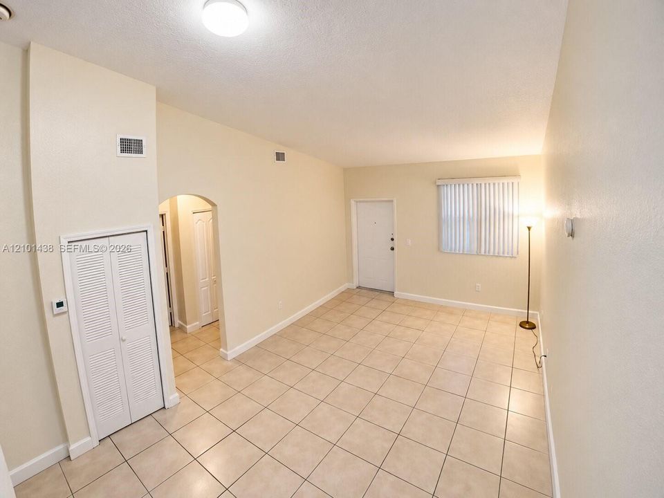 В аренду: $1,750 (2 спален, 2 ванн, 930 Квадратных фут)