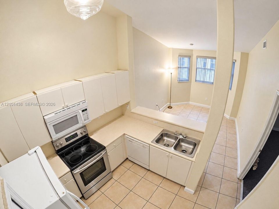 В аренду: $1,750 (2 спален, 2 ванн, 930 Квадратных фут)