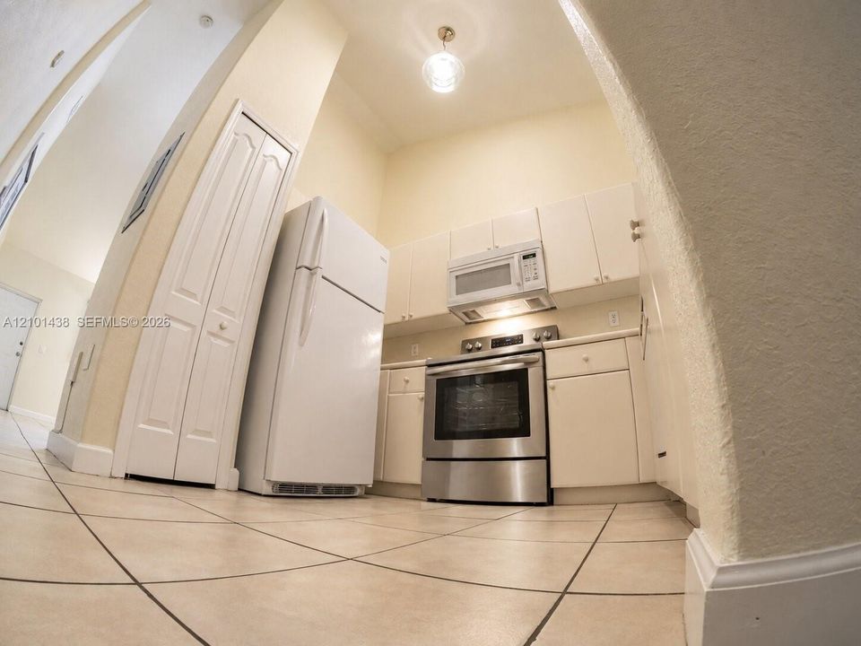 В аренду: $1,750 (2 спален, 2 ванн, 930 Квадратных фут)