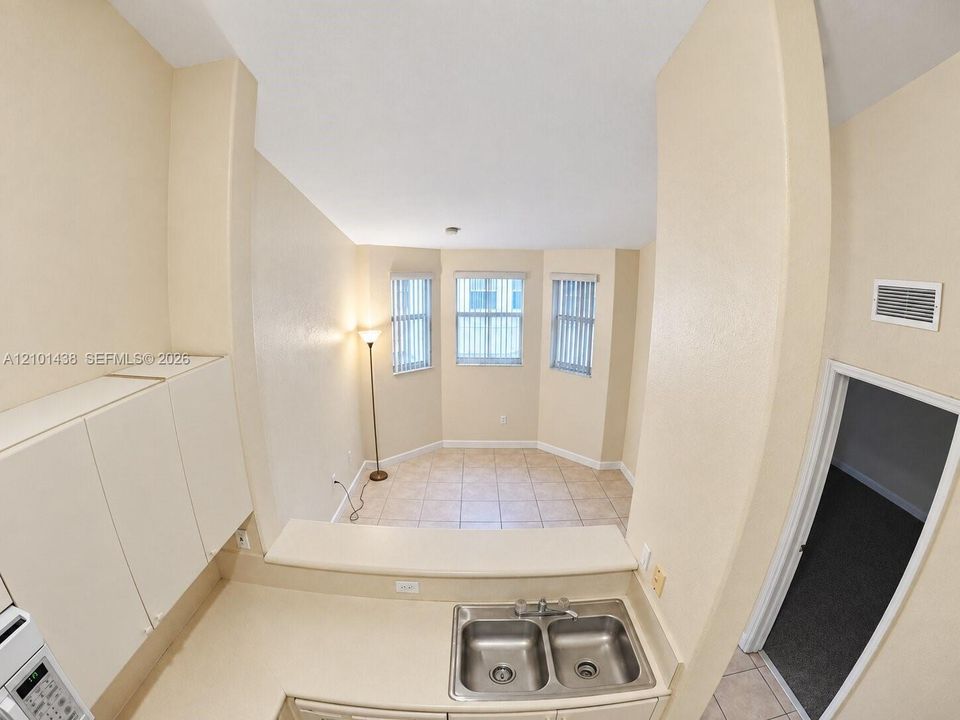 В аренду: $1,750 (2 спален, 2 ванн, 930 Квадратных фут)