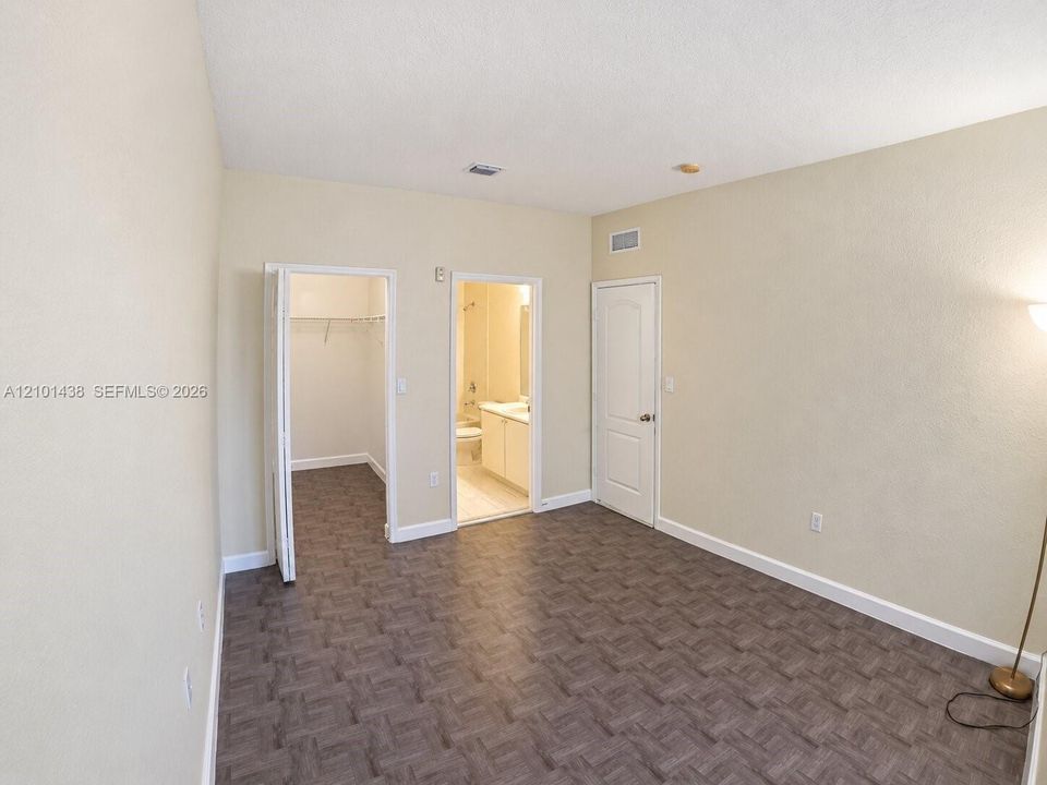 В аренду: $1,750 (2 спален, 2 ванн, 930 Квадратных фут)