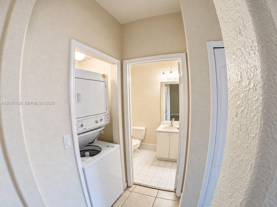 В аренду: $1,750 (2 спален, 2 ванн, 930 Квадратных фут)