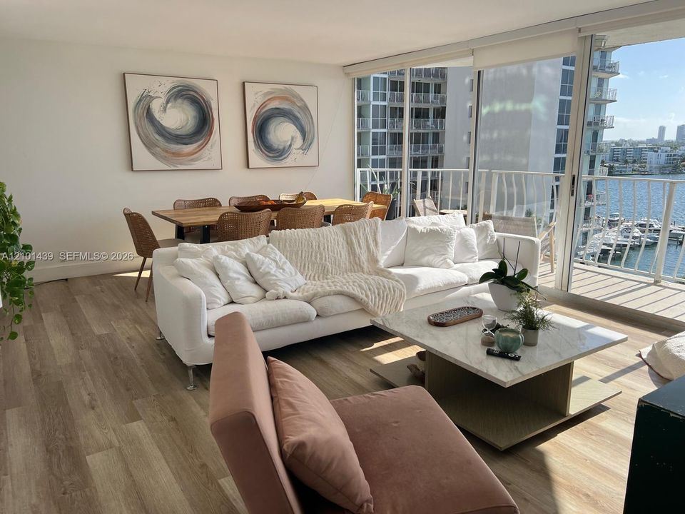 For Rent: $3,000 (2 beds, 2 baths, 1061 Square Feet)
