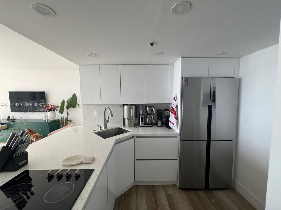 For Rent: $3,000 (2 beds, 2 baths, 1061 Square Feet)
