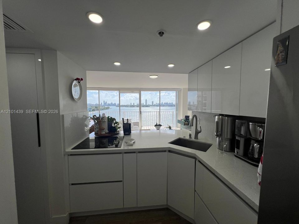 For Rent: $3,000 (2 beds, 2 baths, 1061 Square Feet)