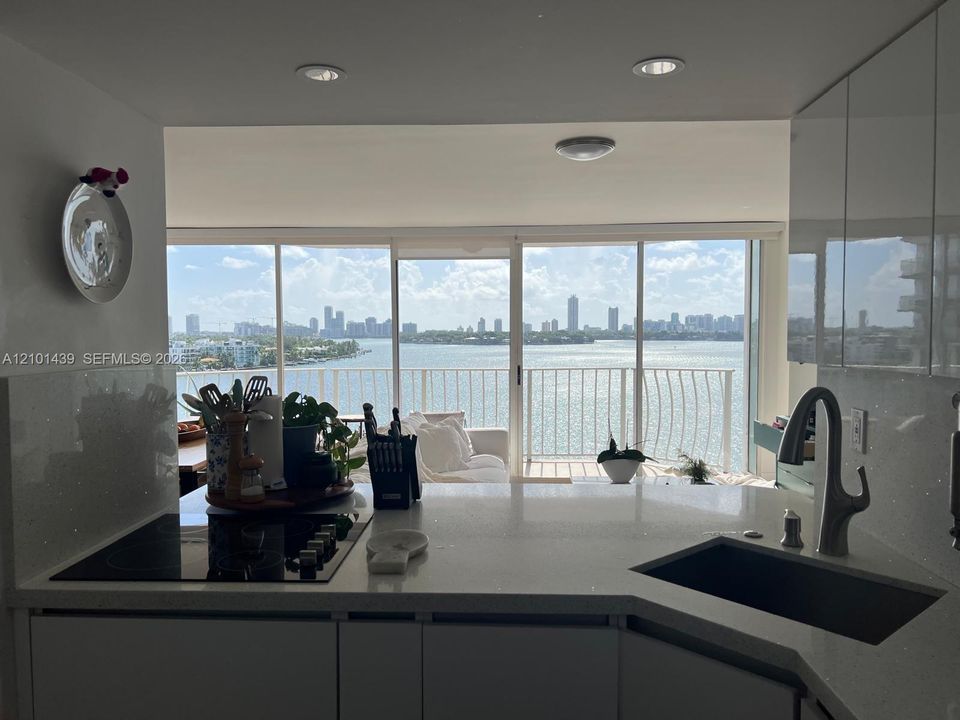 For Rent: $3,000 (2 beds, 2 baths, 1061 Square Feet)
