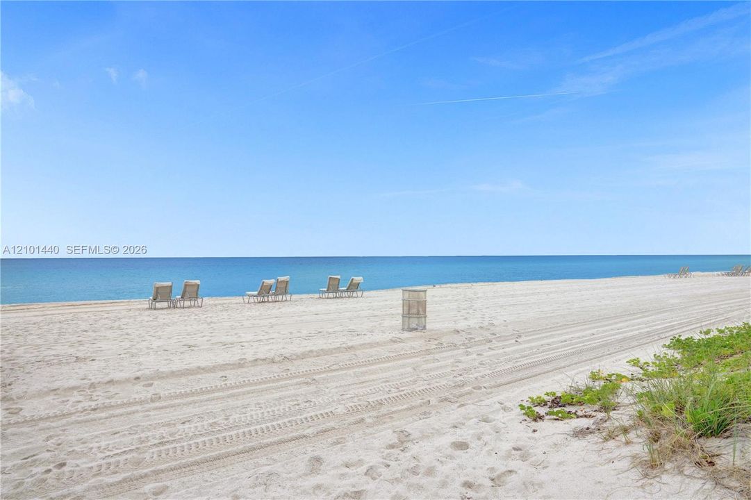Active With Contract: $1,100,000 (2 beds, 2 baths, 1500 Square Feet)