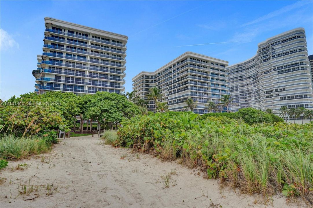 Active With Contract: $1,100,000 (2 beds, 2 baths, 1500 Square Feet)