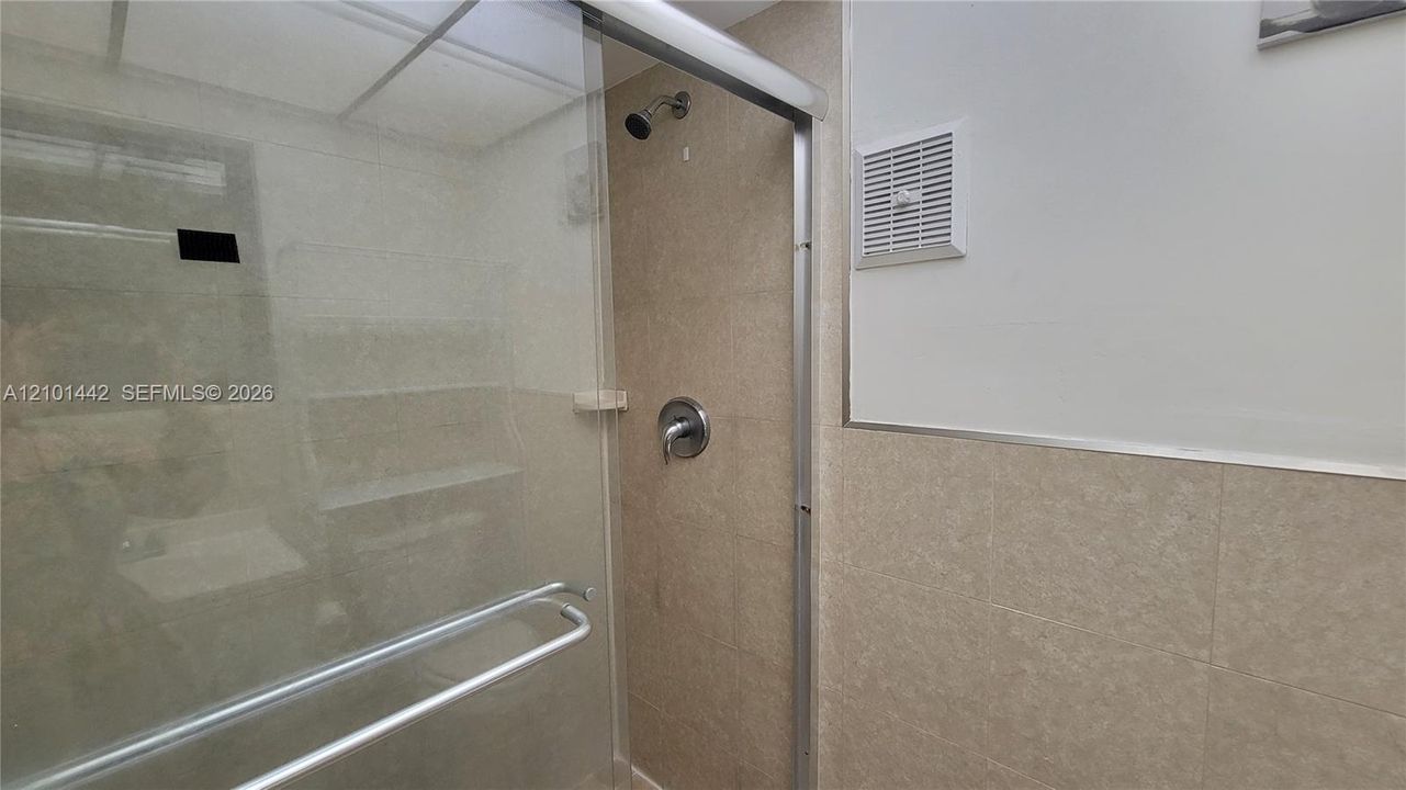 На продажу: $180,000 (2 спален, 2 ванн, 840 Квадратных фут)