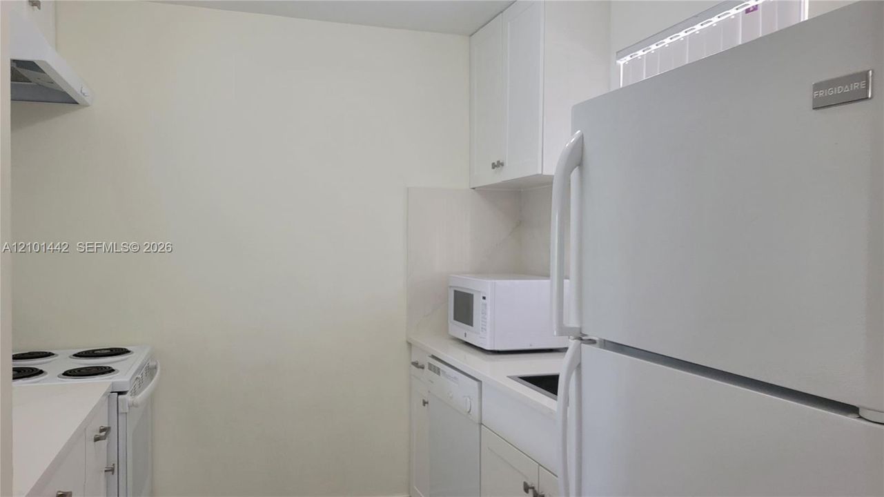 На продажу: $180,000 (2 спален, 2 ванн, 840 Квадратных фут)