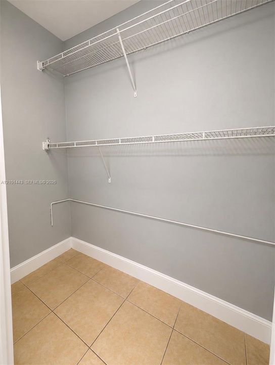 В аренду: $2,300 (2 спален, 1 ванн, 4683 Квадратных фут)