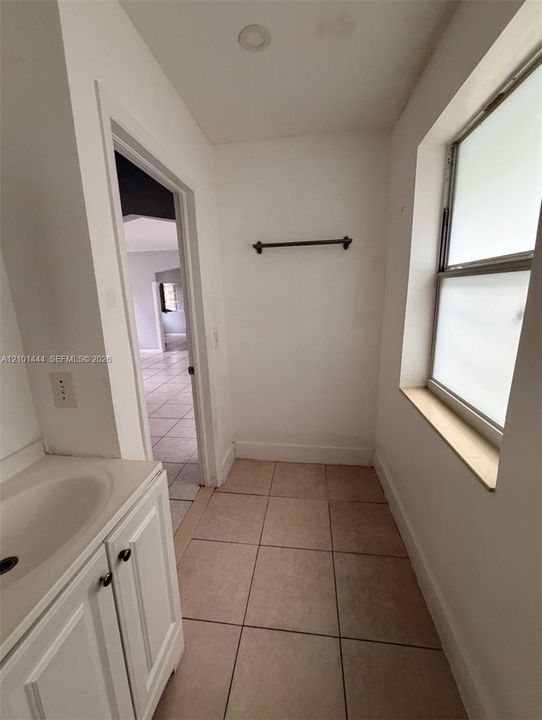 В аренду: $2,500 (3 спален, 1 ванн, 4683 Квадратных фут)