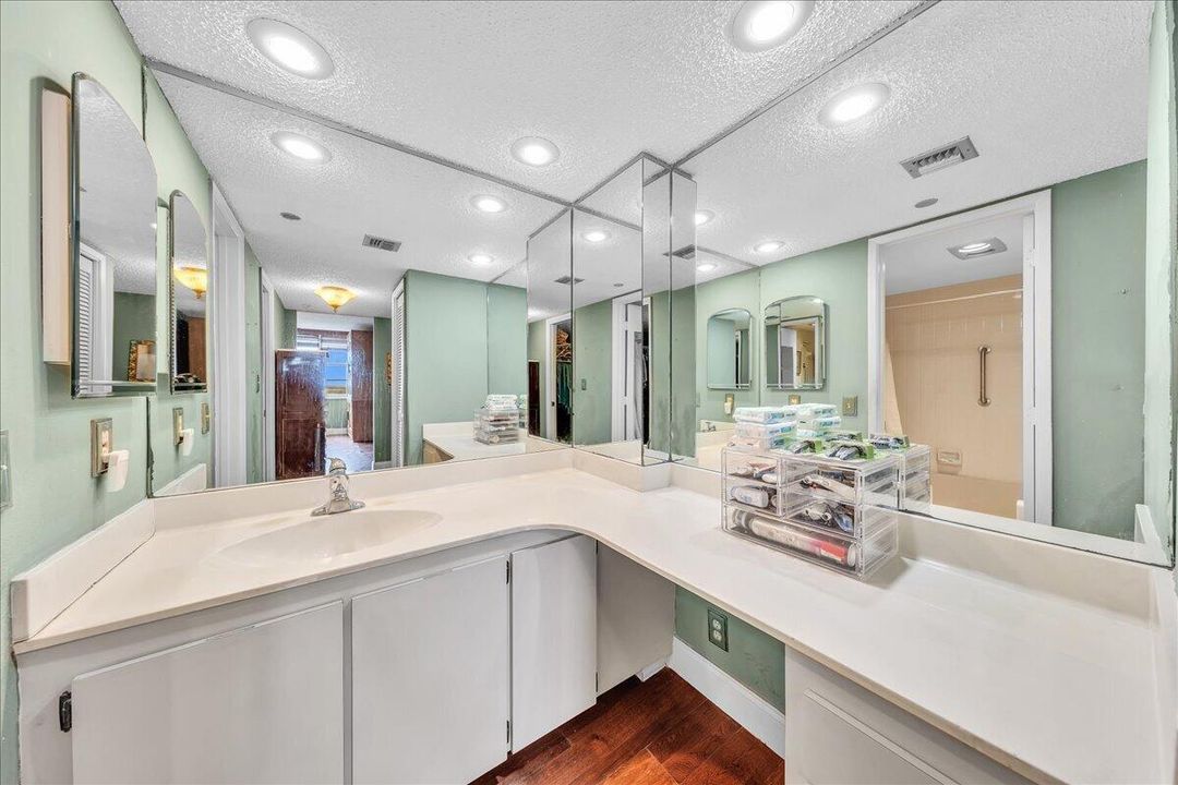 Primary dressing area